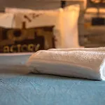 Urban לינה וארוחת בוקר 4*